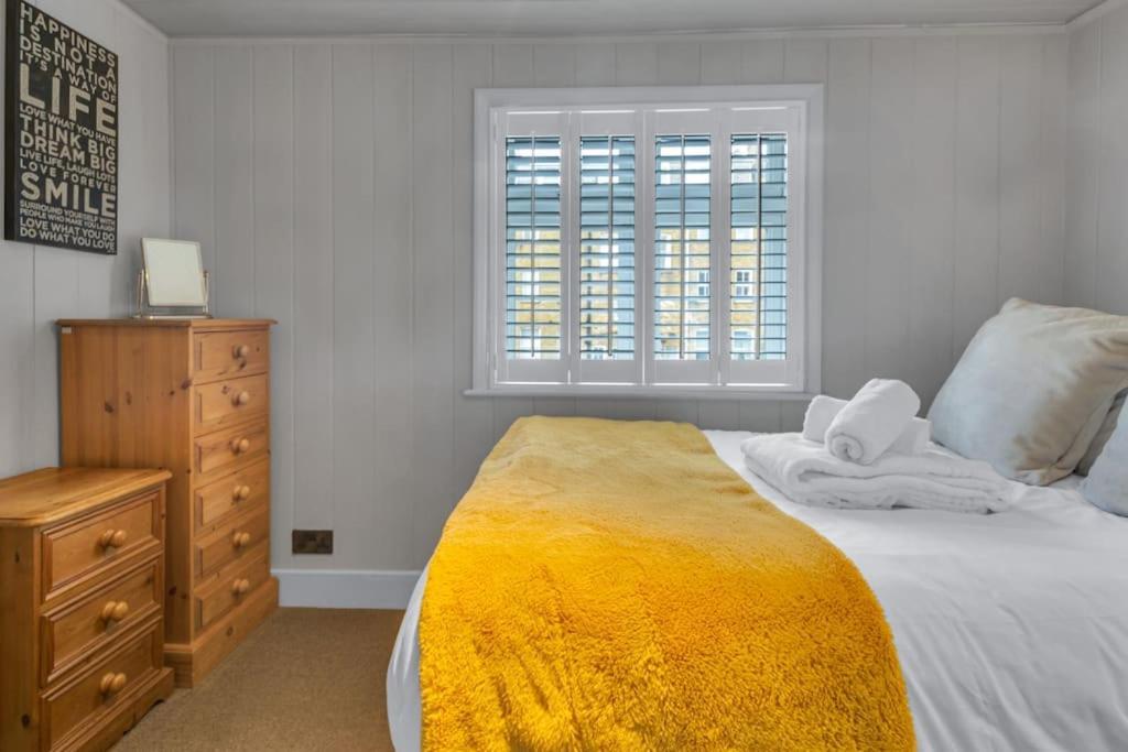 Two Bedroom Private Cottage With Private Parking Just By The Sea Herne Bay Eksteriør bilde