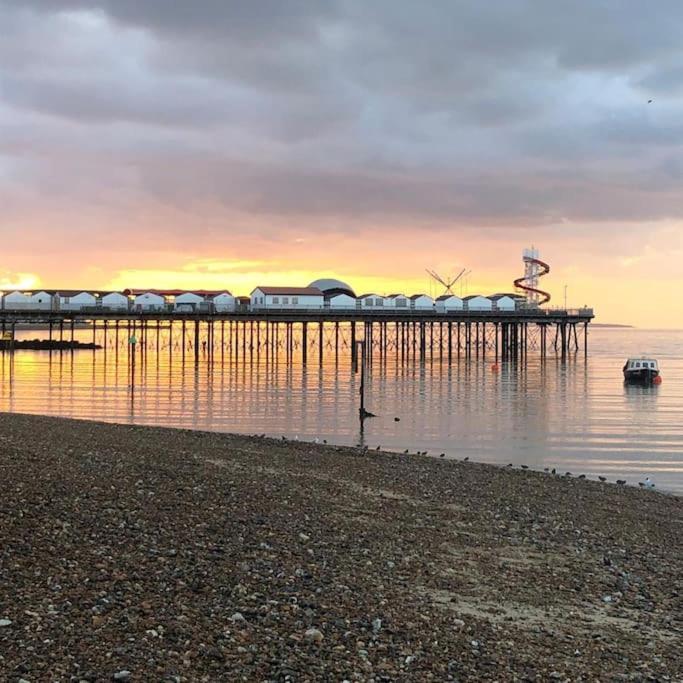Two Bedroom Private Cottage With Private Parking Just By The Sea Herne Bay Eksteriør bilde